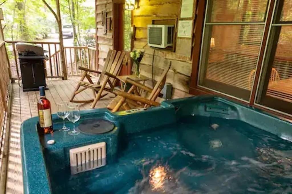 Cozy Cabin: River View With Hot Tub Далонега Екстериор снимка