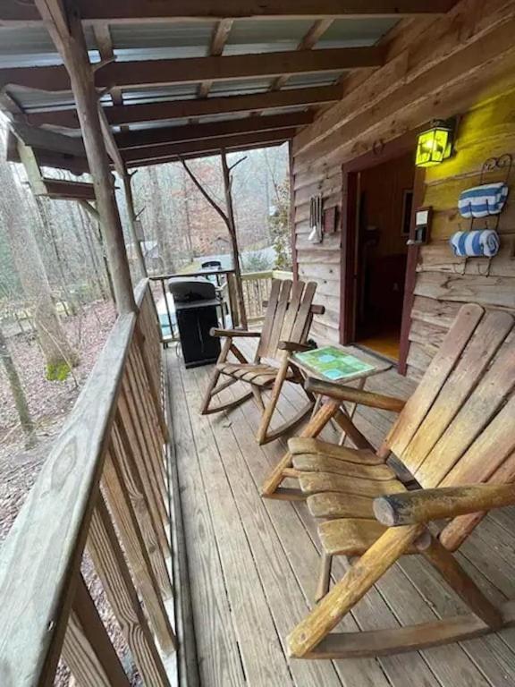 Cozy Cabin: River View With Hot Tub Далонега Екстериор снимка